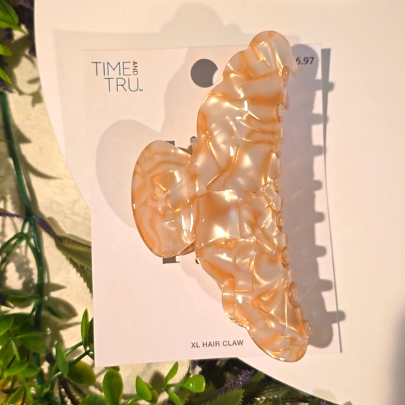 ⭐️ Time and Tru Woman's Large Croissant Claw Clips ( 2 ) - Picture 5 of 11